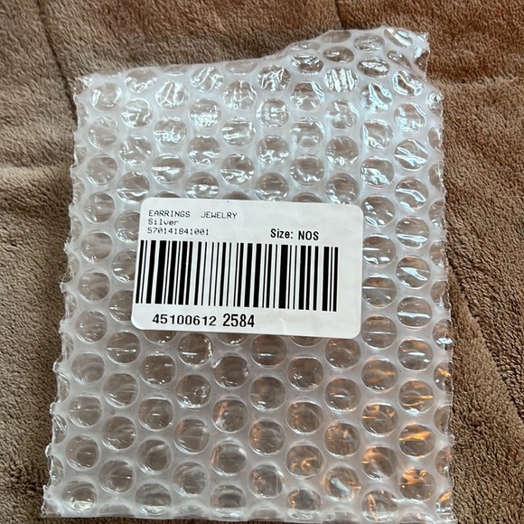 Brand New White House Black Market Silver and Crystal Flower Studs - Picture 3 of 3